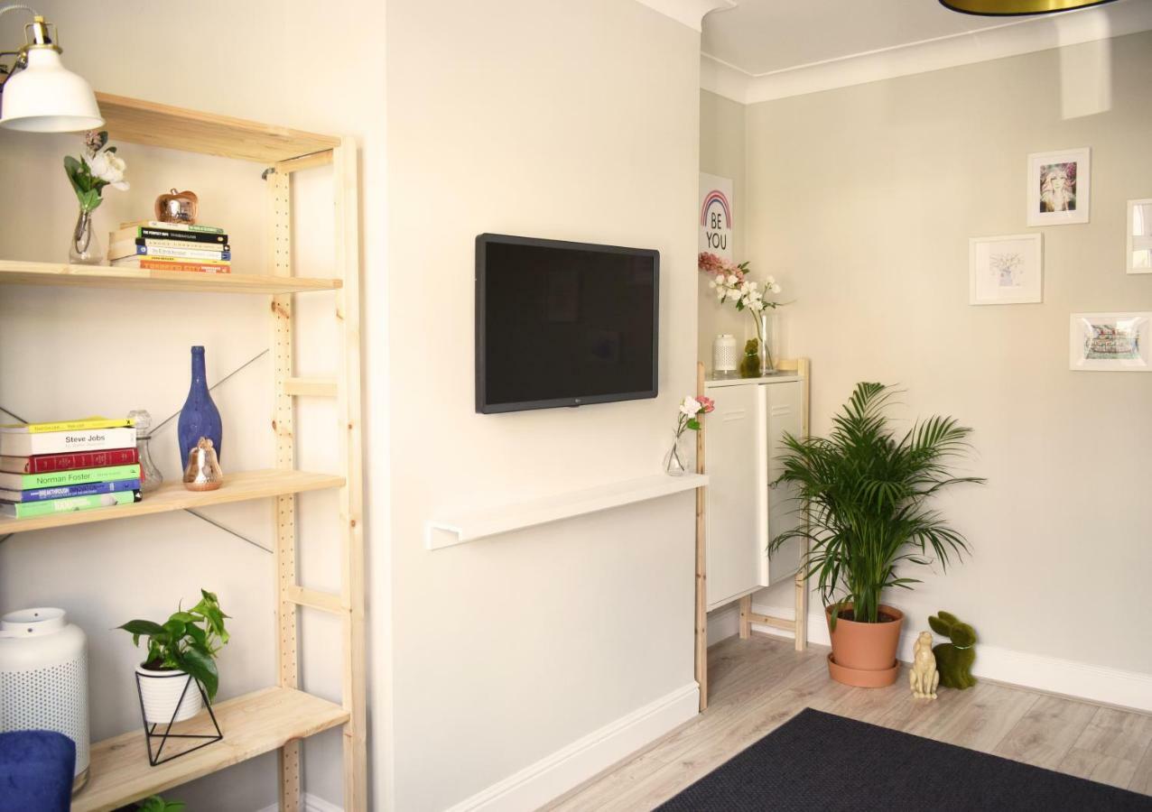 Charming Three Bed Home Near City Centre And Hospital Саутгемптон Экстерьер фото